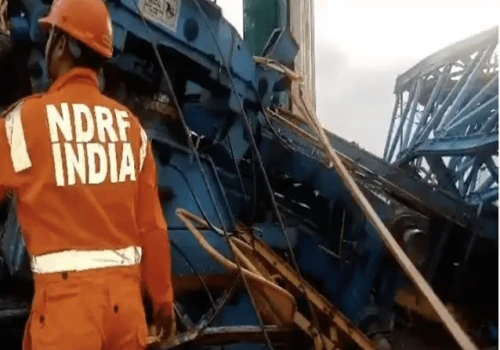 Samruddhi Expressway crane collapsed in Thane Maharashtra, 17 killed